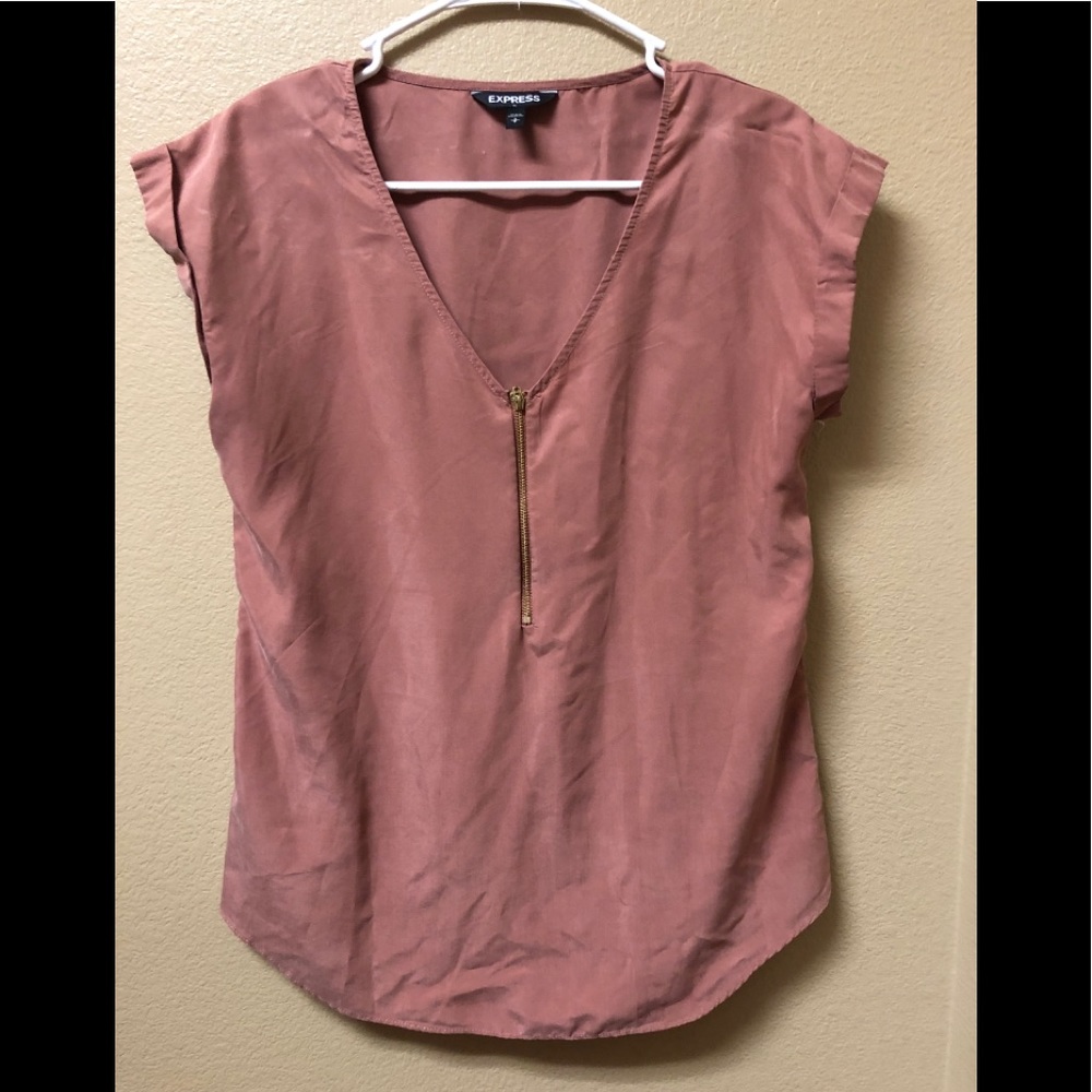 Express Top with Zipper detail.